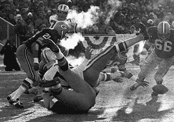 QB Don Meredith fumbles in Q3.